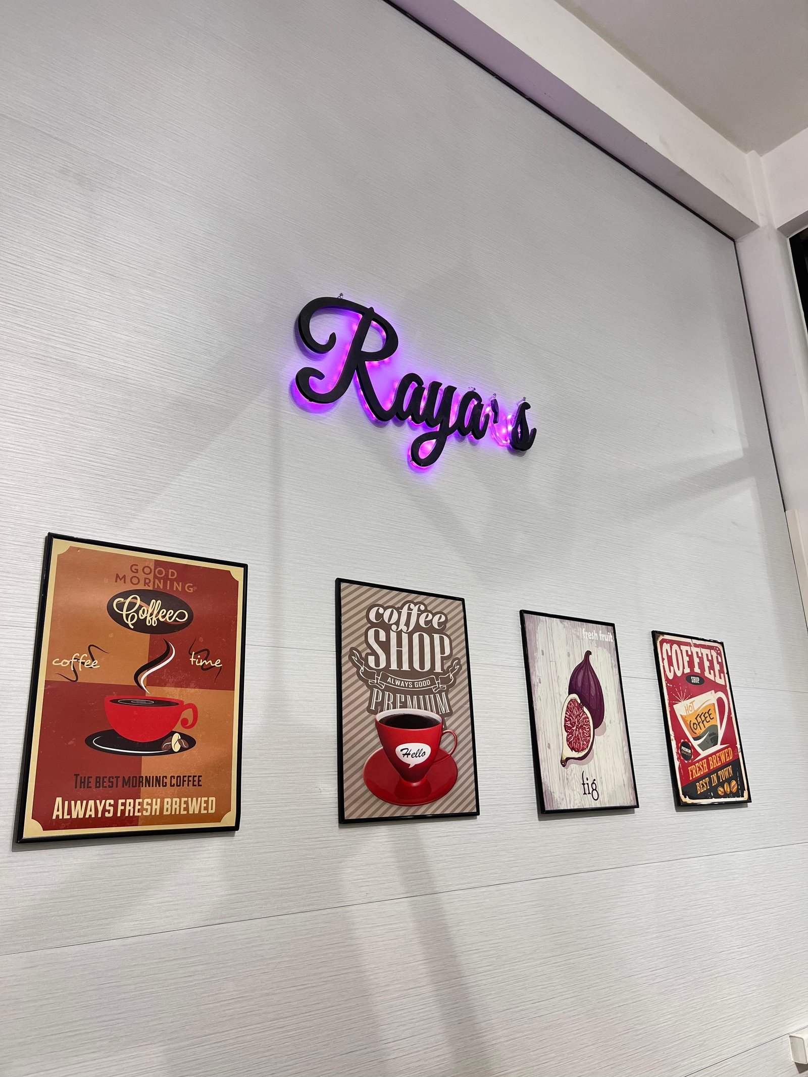 Raya's Caffe